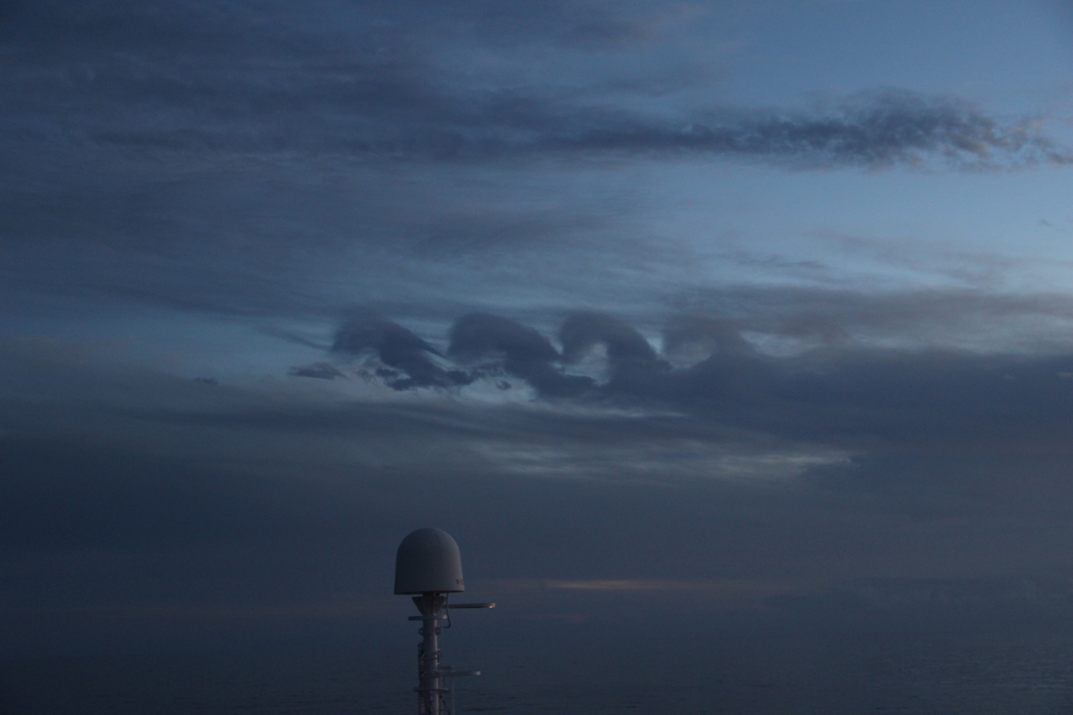 2012-10-03-standing-wave-cloud