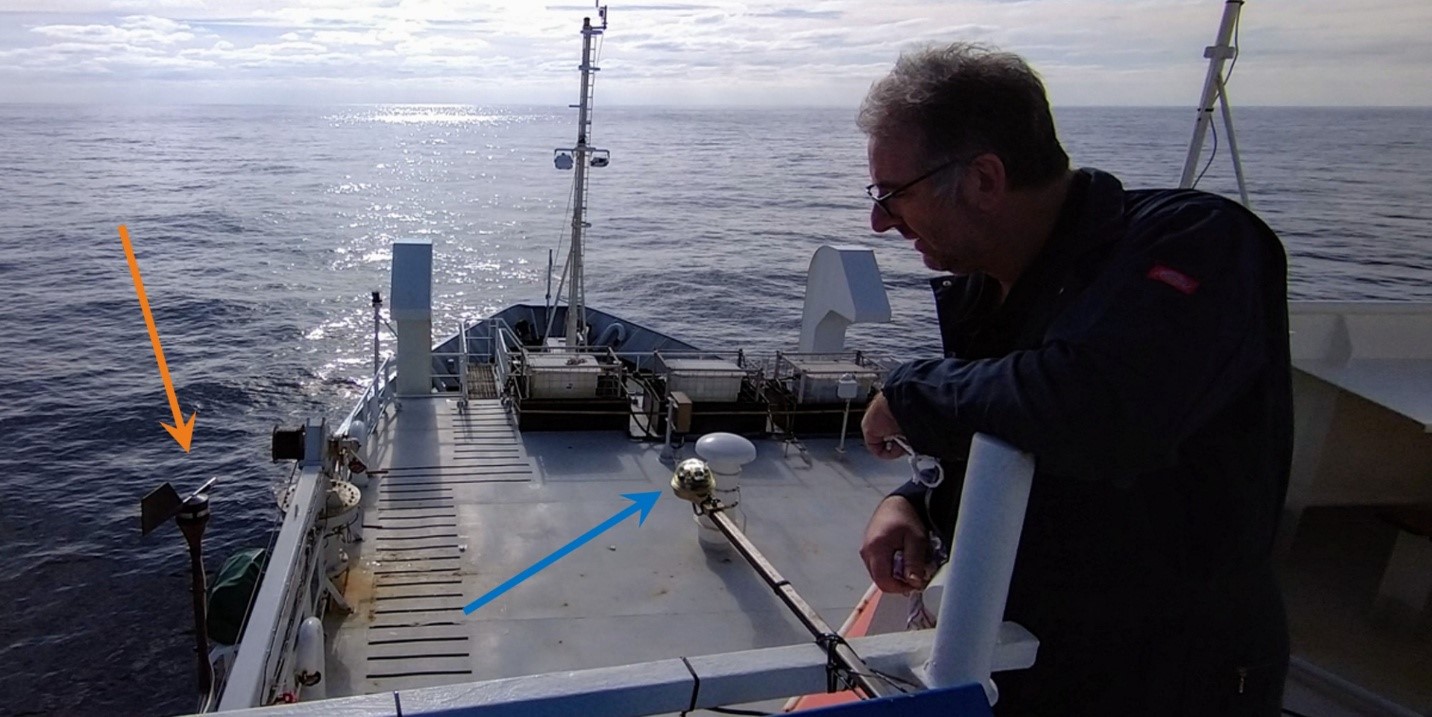 The wind vane and rain sensor that help us keep our dust pure and dry The wind vane and rain sensor that help us keep our dust pure and dry