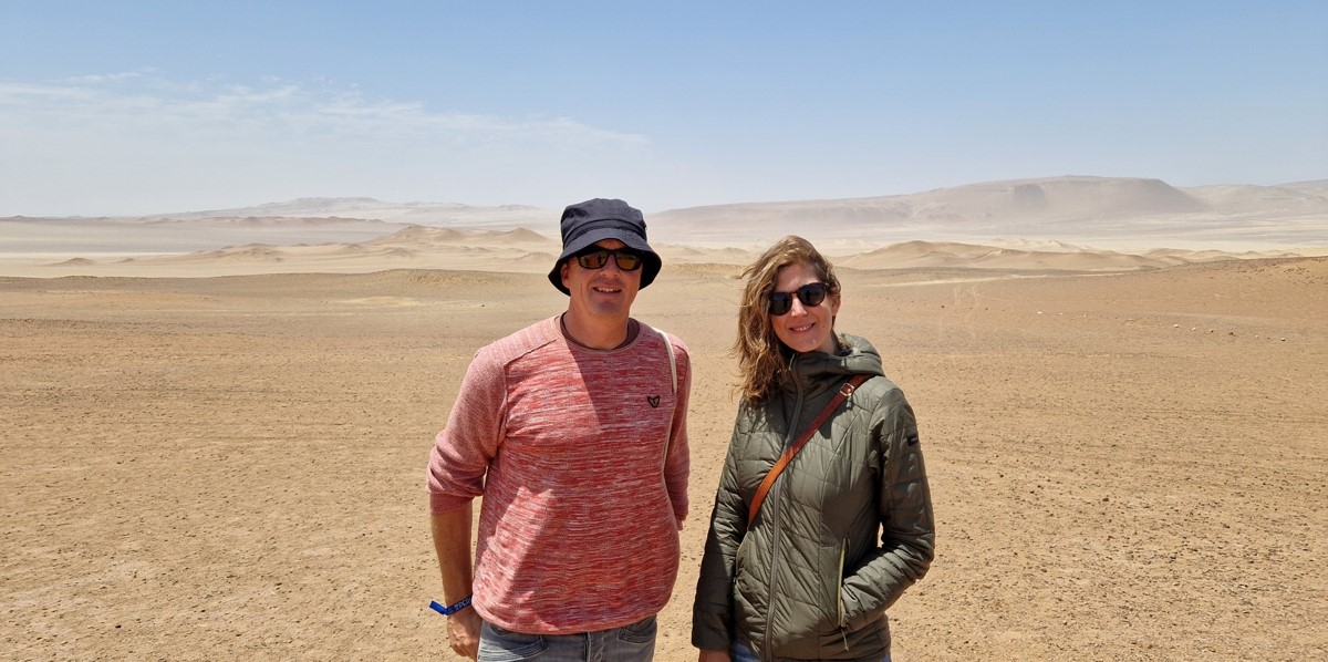 Catarina and Jan-Berend in the Paracas Desert Catarina and Jan-Berend in the Paracas Desert