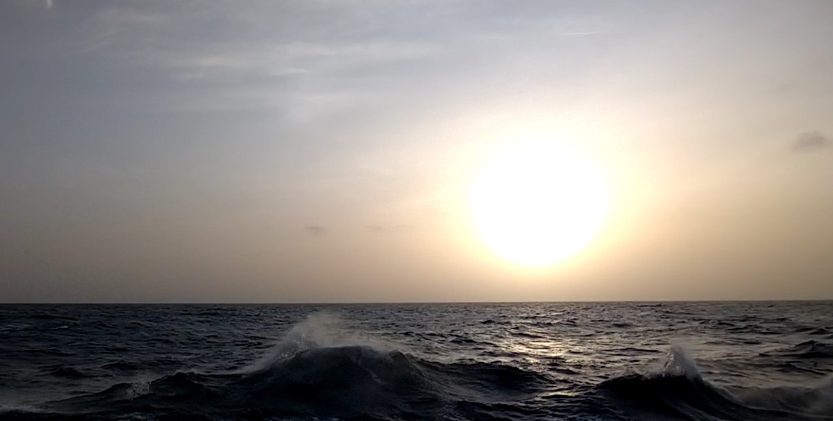 The waves, dust and a nice sunrise #welstoffignietsaai The waves, dust and a nice sunrise #welstoffignietsaai