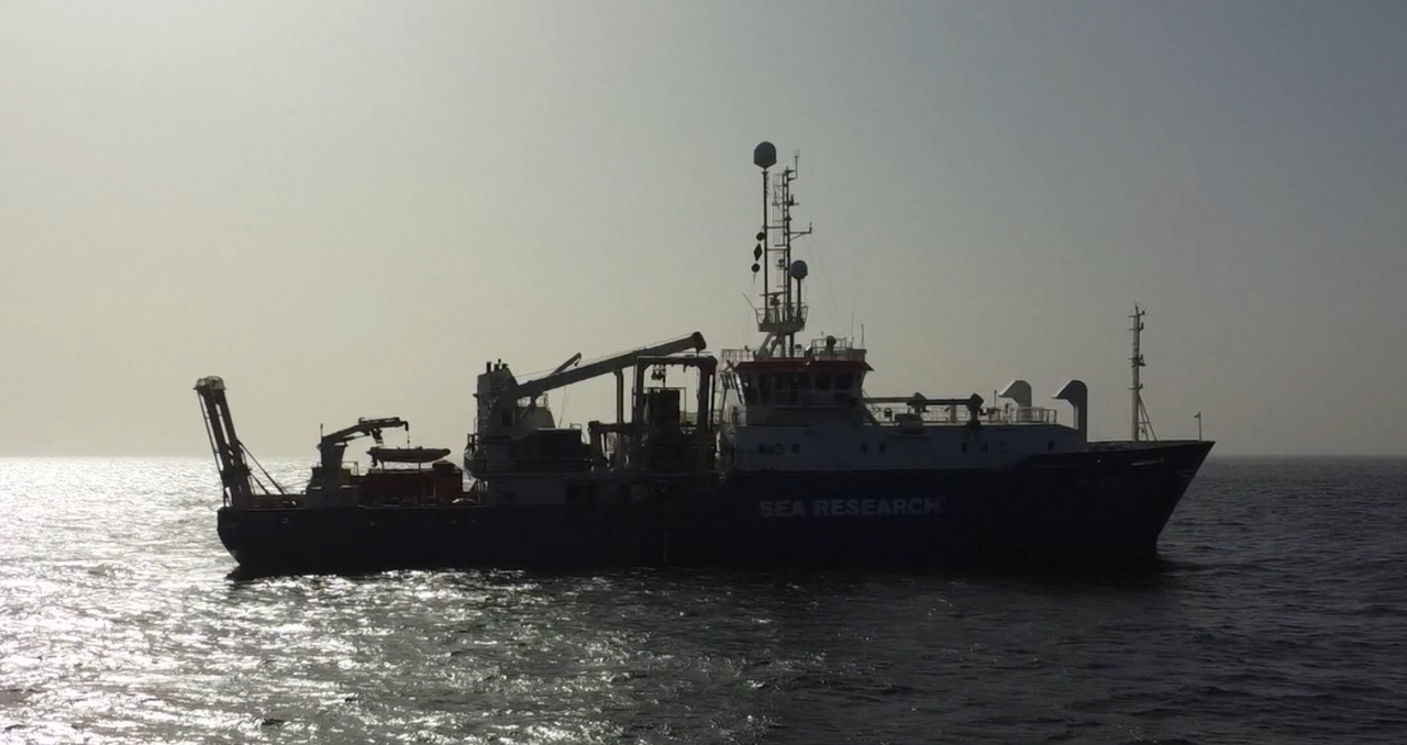 2025-03-15-pelagia-op-stoffige-zee